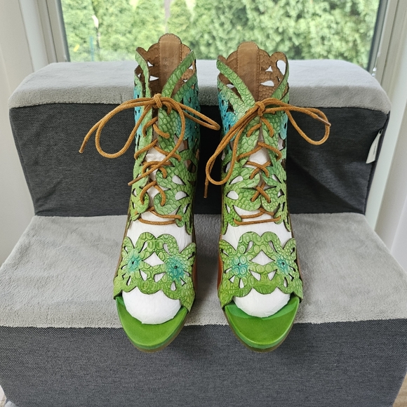 Green L'Artiste Spring Step Shoes - Picture 4 of 10